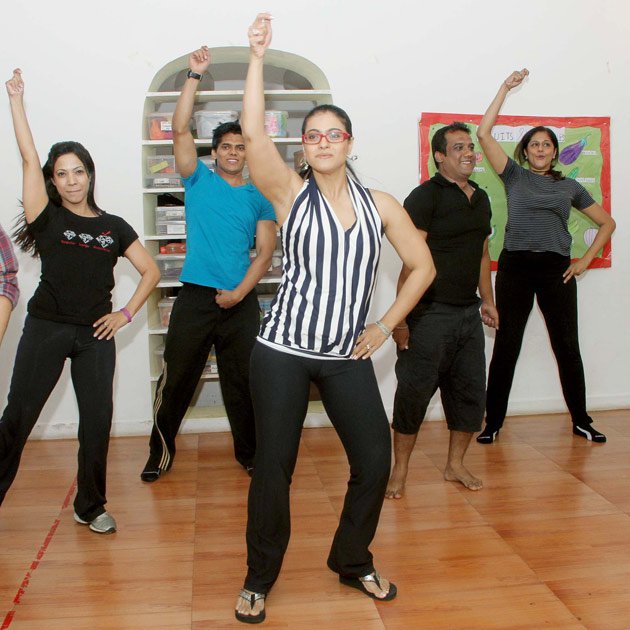 kajol dance lessons with the students actress pics